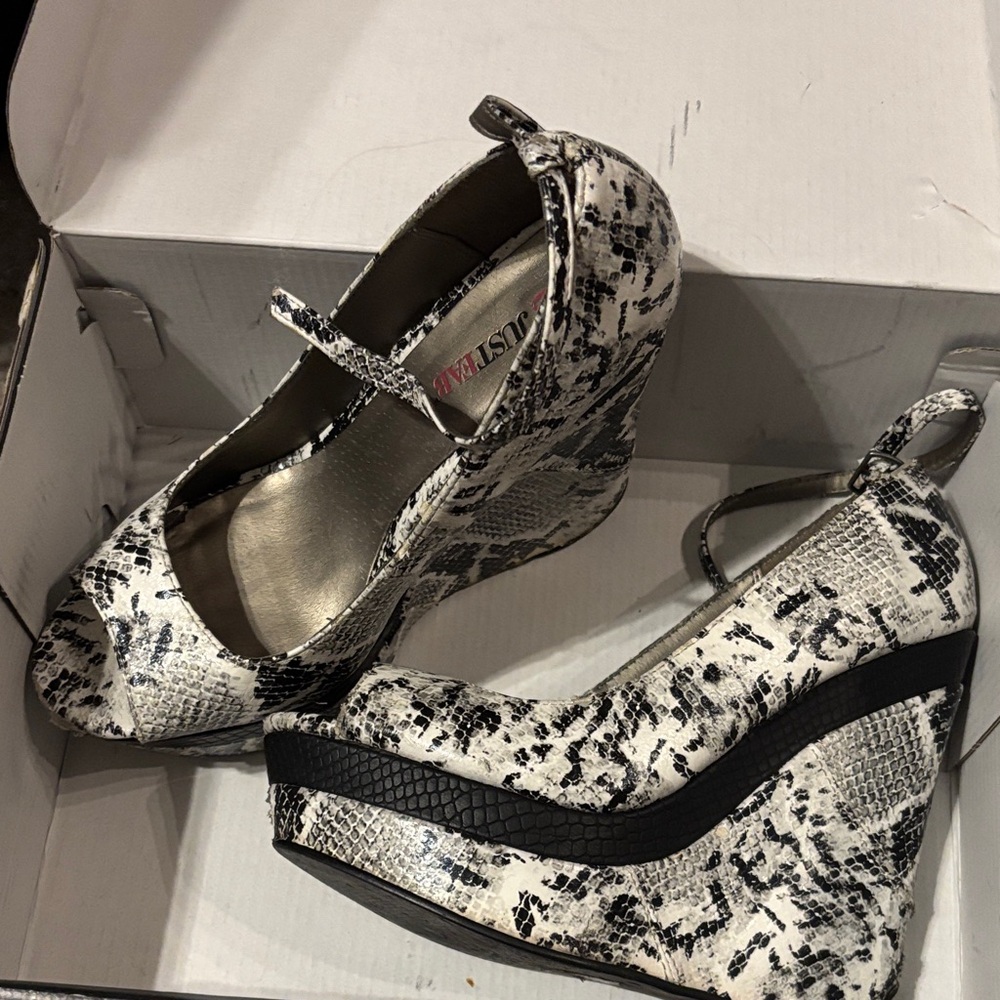 JustFab Black and White Snakeskin Wedges